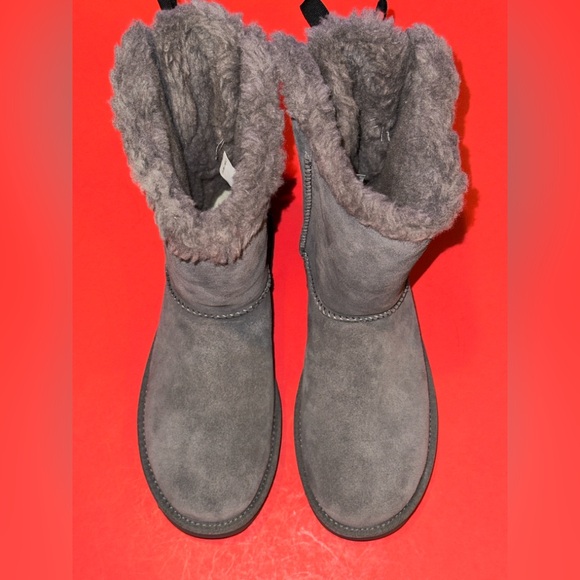 UGG Women's Short Continuity Bow Size US 10 Charcoal Color NEW w/FLAWS READ - Picture 1 of 10
